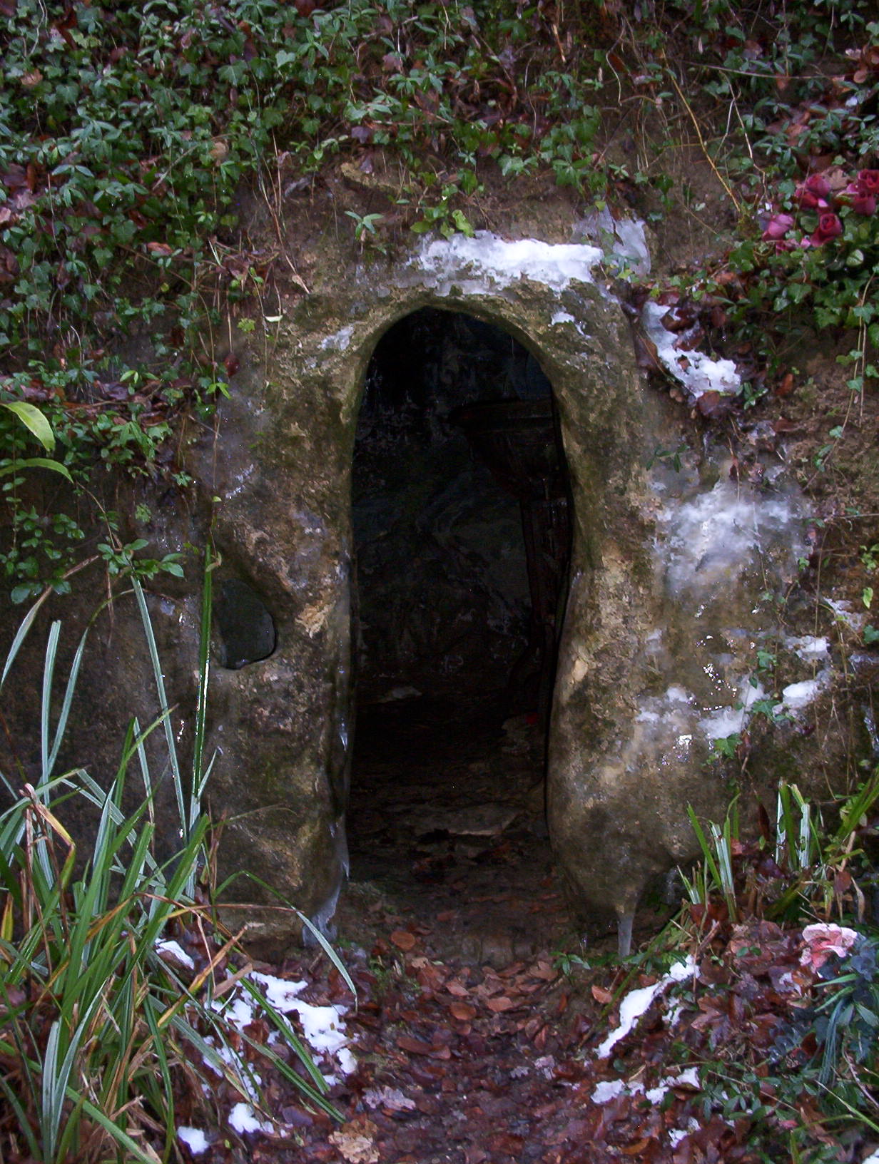 Entrée de la grotte de Sainte Tarcisse